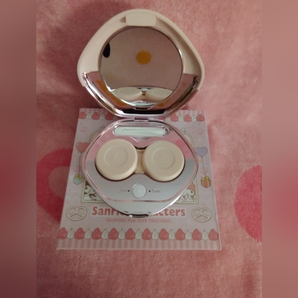 EXCLUSIVE - Hello Kitty Officially Licensed Contact Care Case & Mirror - Picture 5 of 9